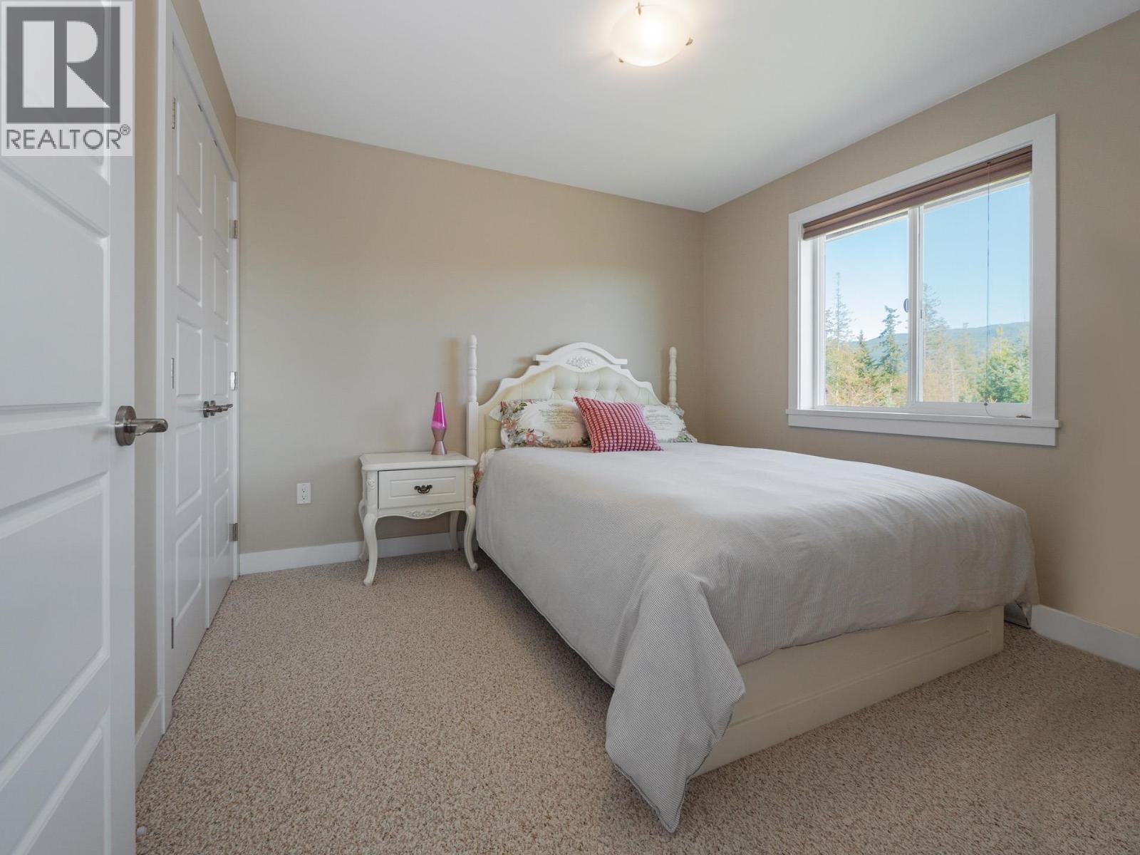 5878 MEDUSA STREET, Sechelt