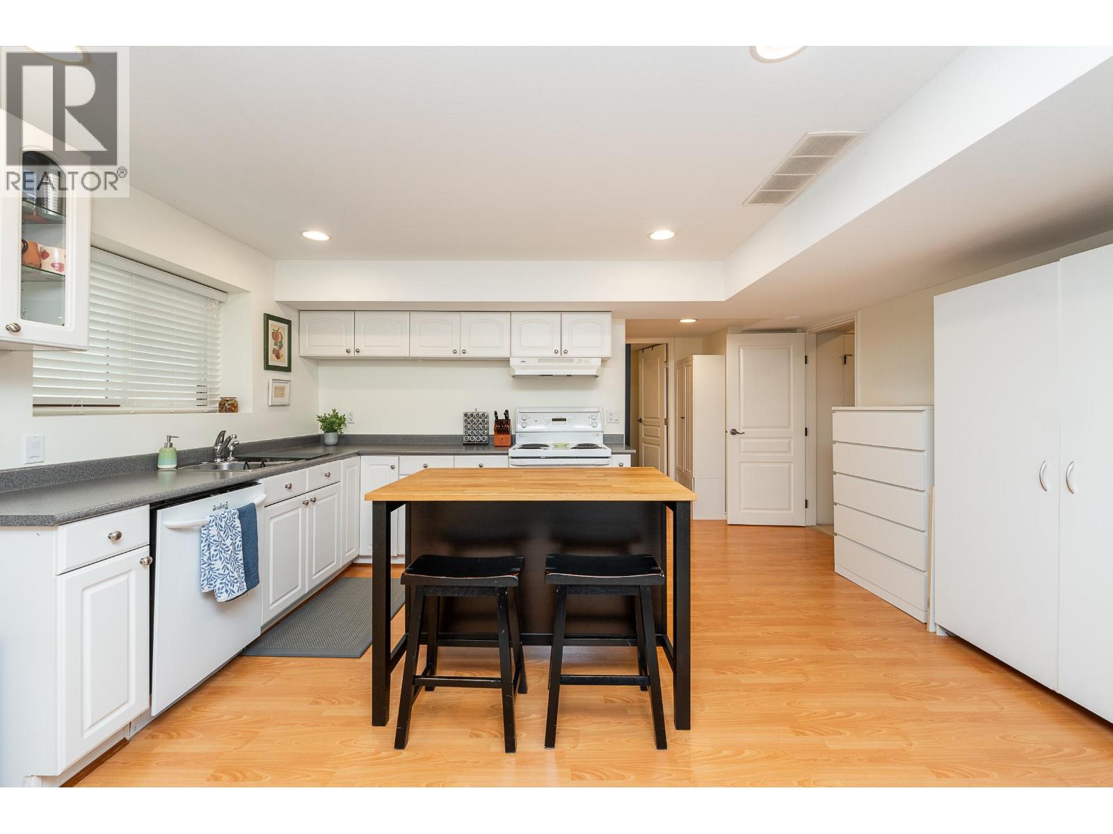 3283 CHARTWELL GREEN, Coquitlam