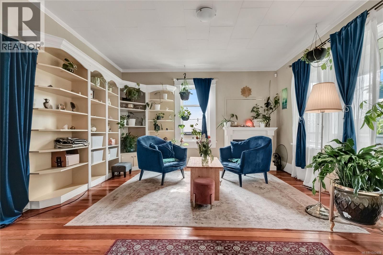 654 Farquhar St - 5