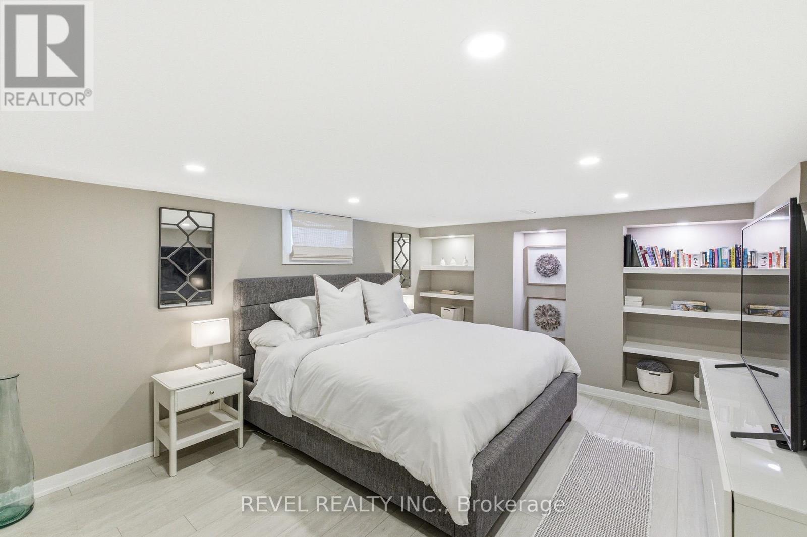 308 KING STREET E - 25