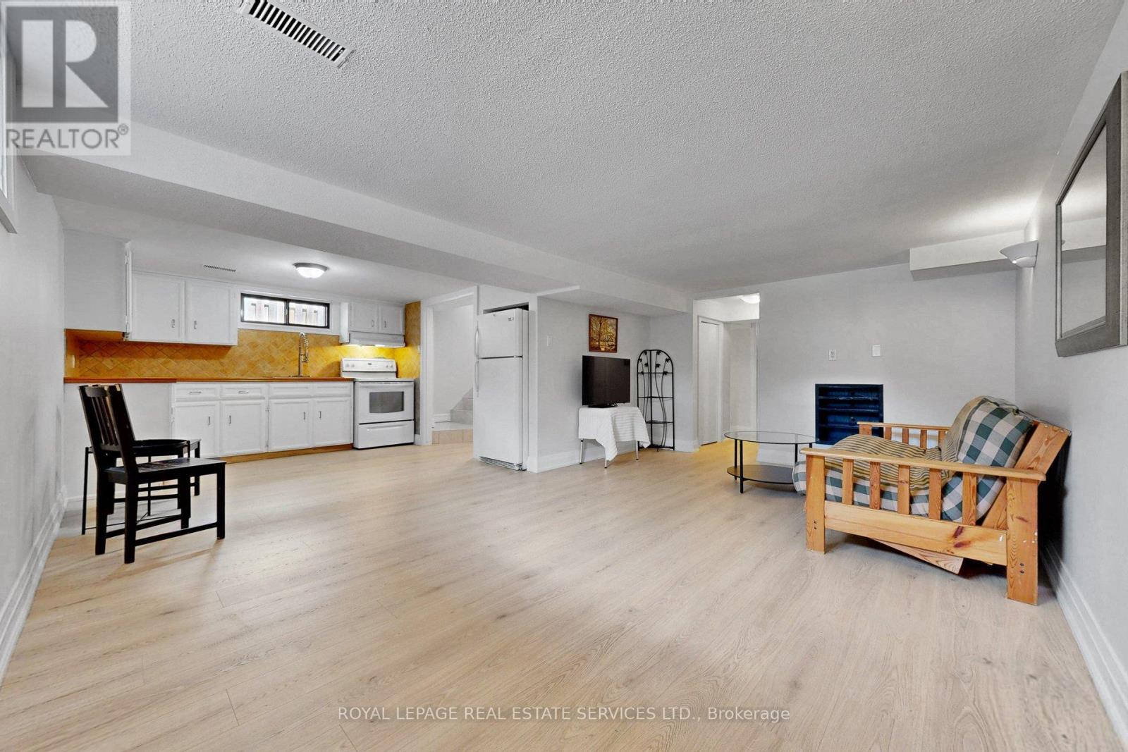 6 PARKCHESTER ROAD - 22
