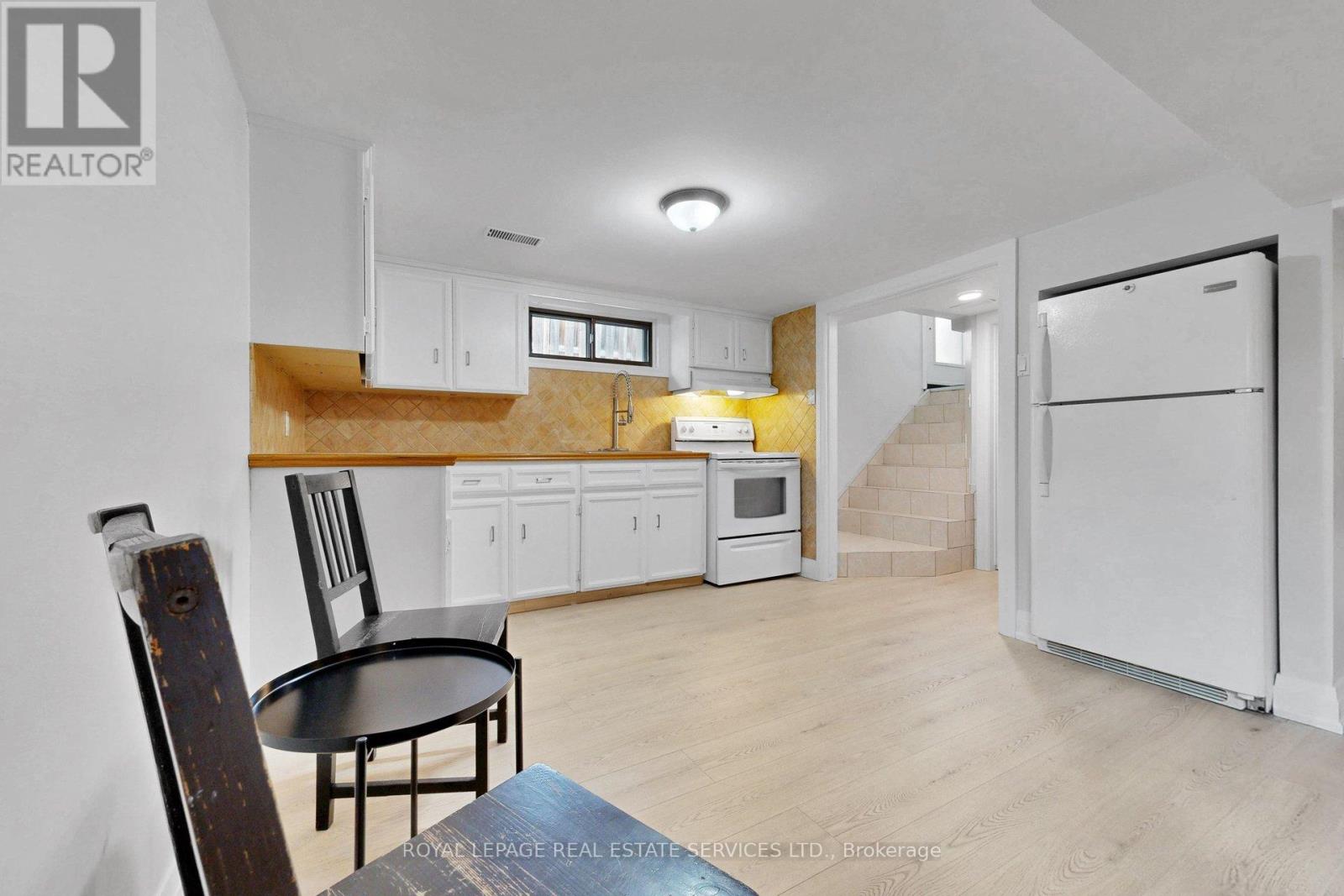 6 PARKCHESTER ROAD - 23