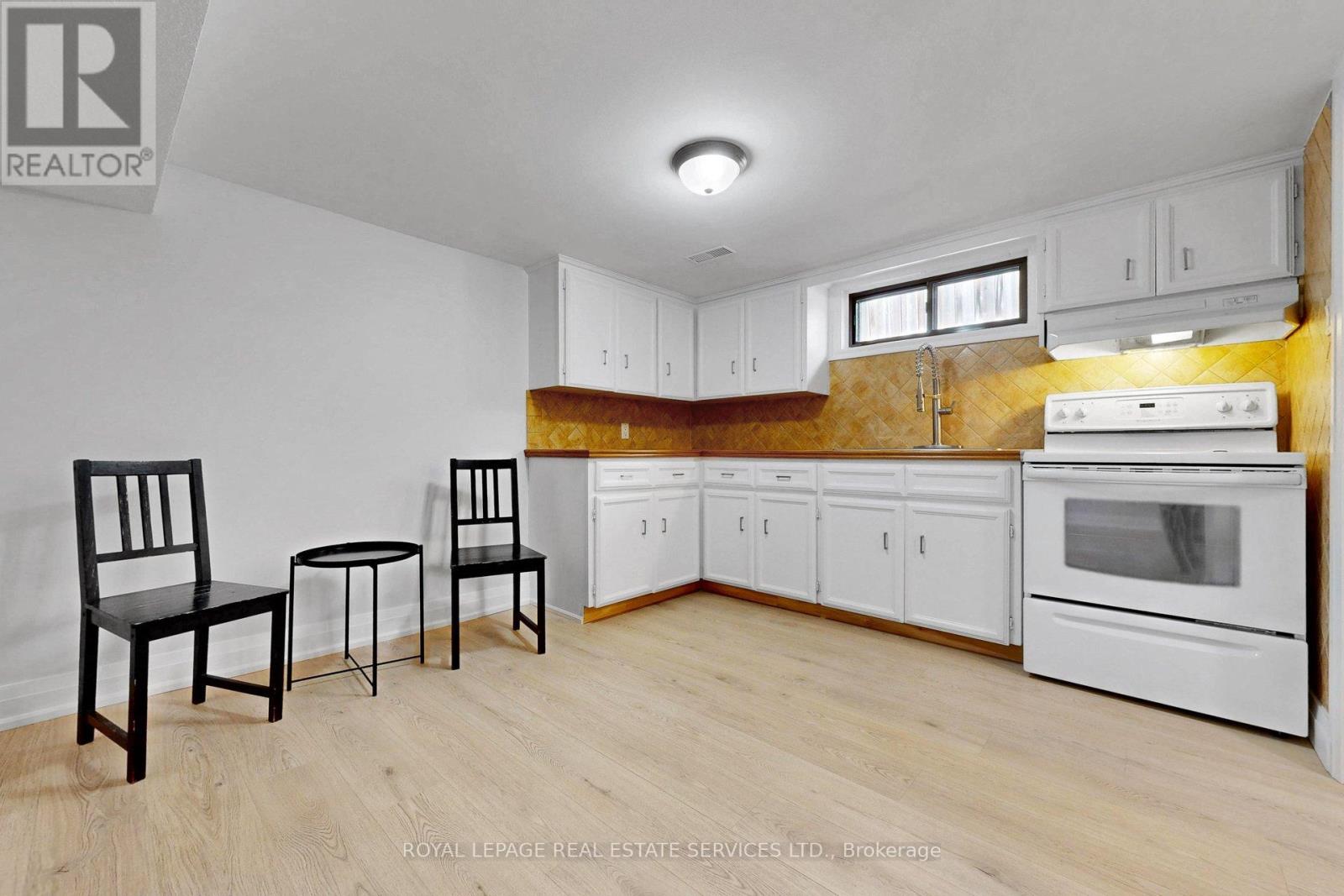6 PARKCHESTER ROAD - 24