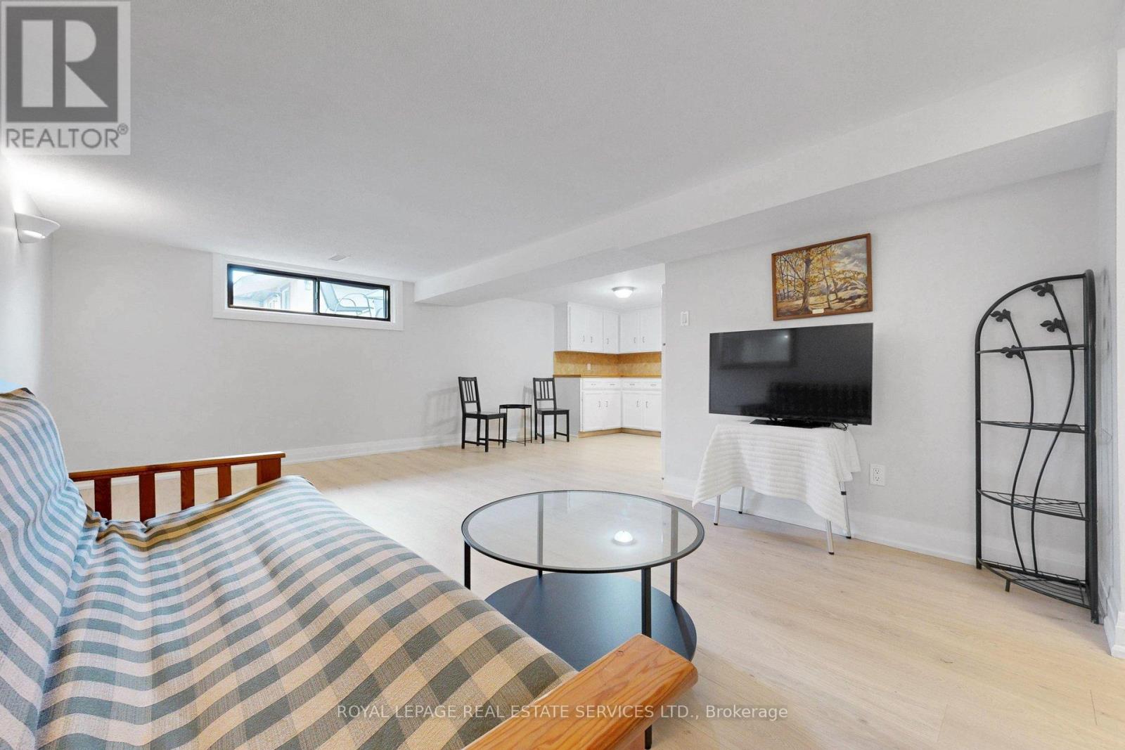 6 PARKCHESTER ROAD - 25