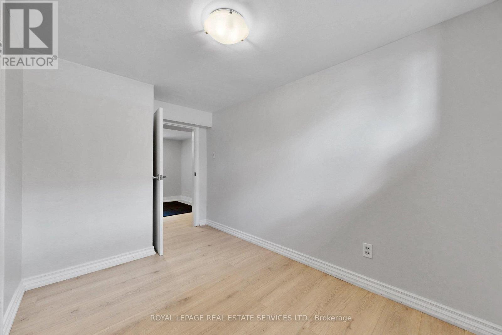 6 PARKCHESTER ROAD - 30