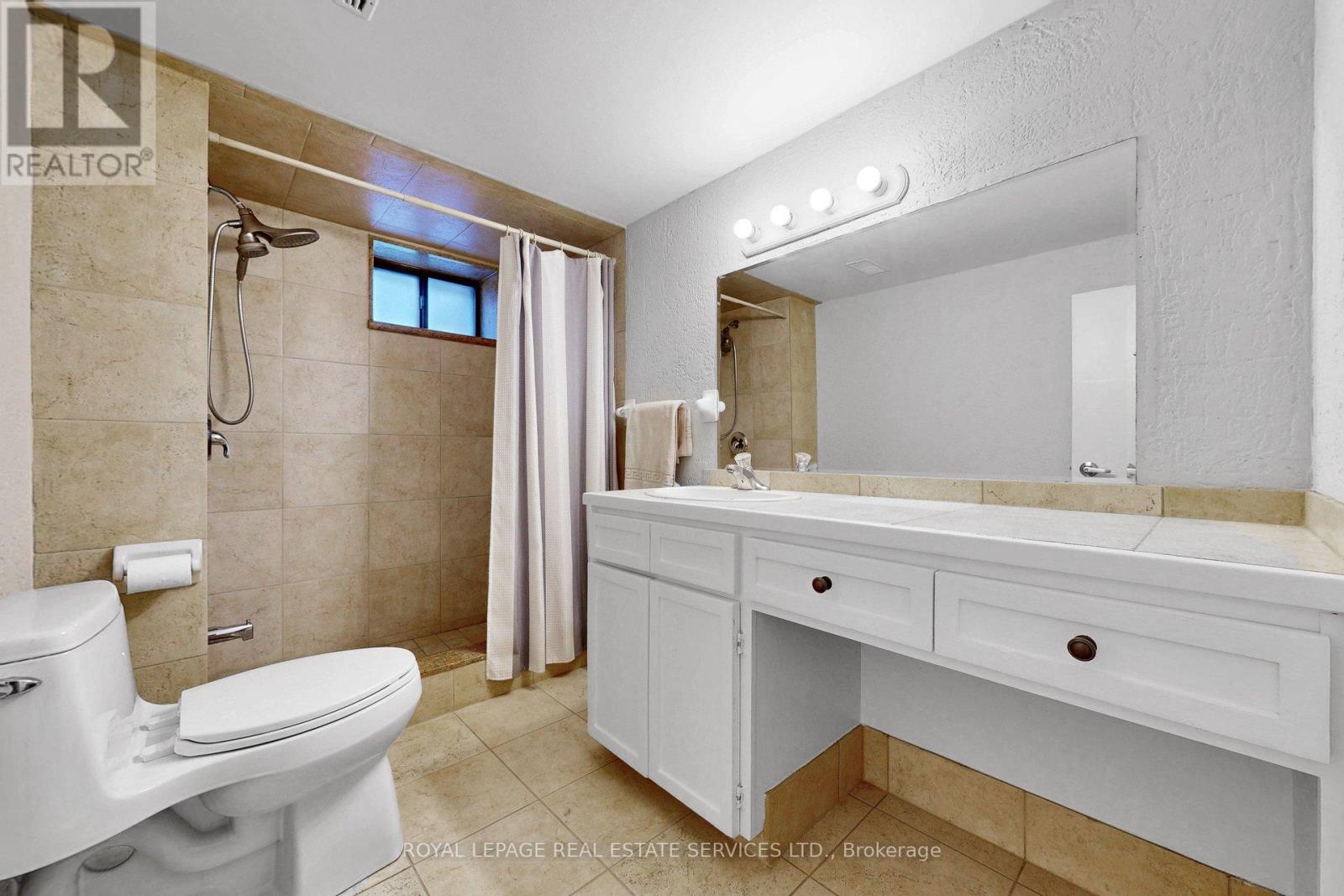 6 PARKCHESTER ROAD - 32