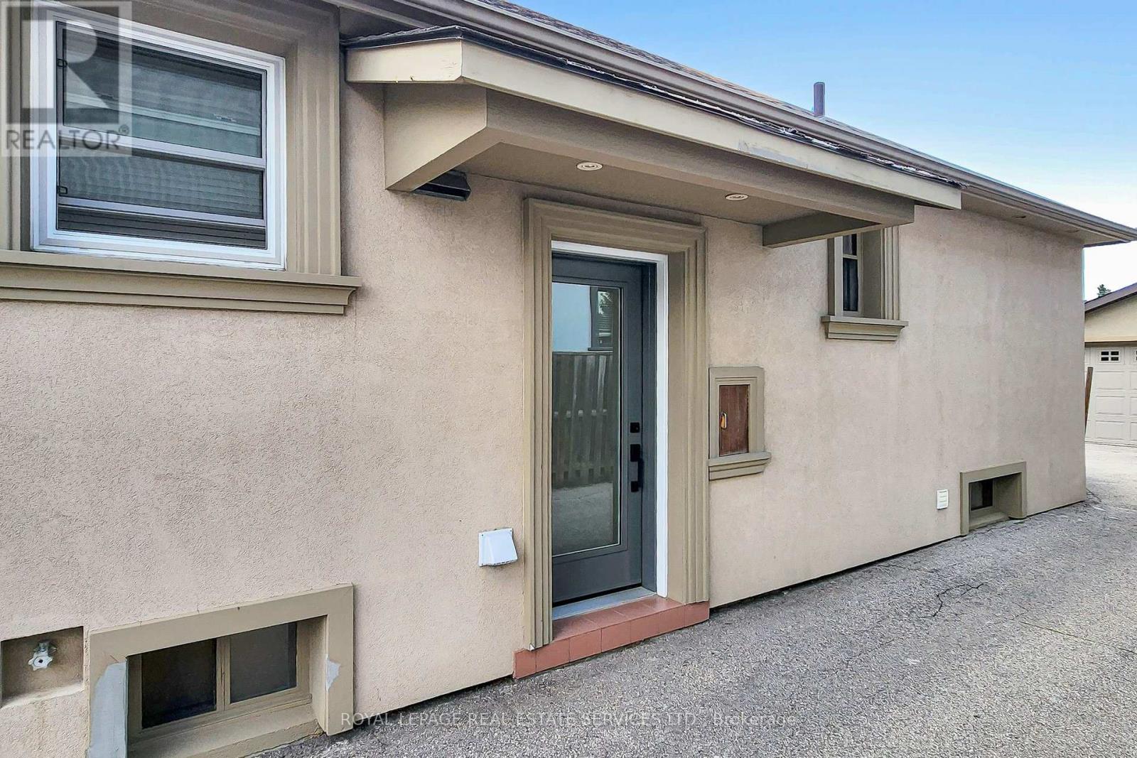 6 PARKCHESTER ROAD - 33