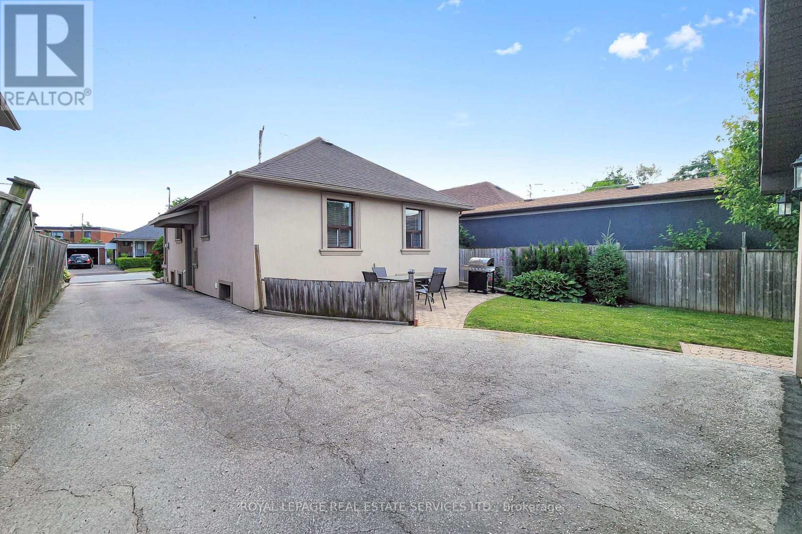 6 PARKCHESTER ROAD - 34