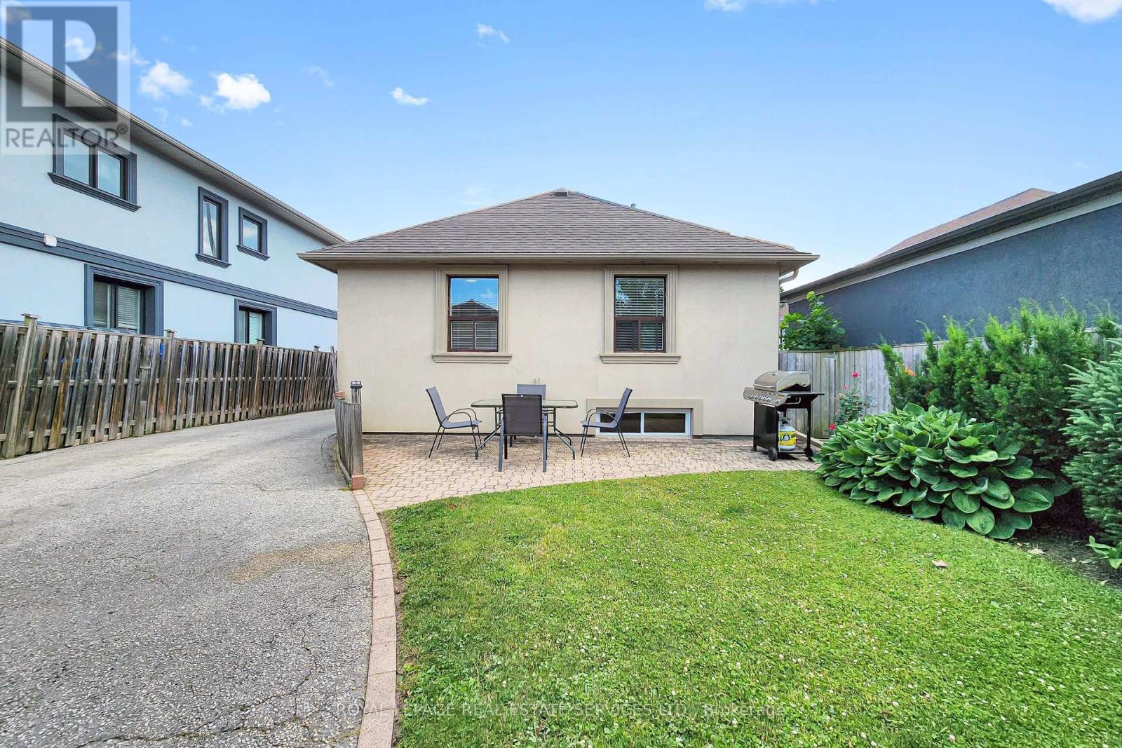 6 PARKCHESTER ROAD - 35