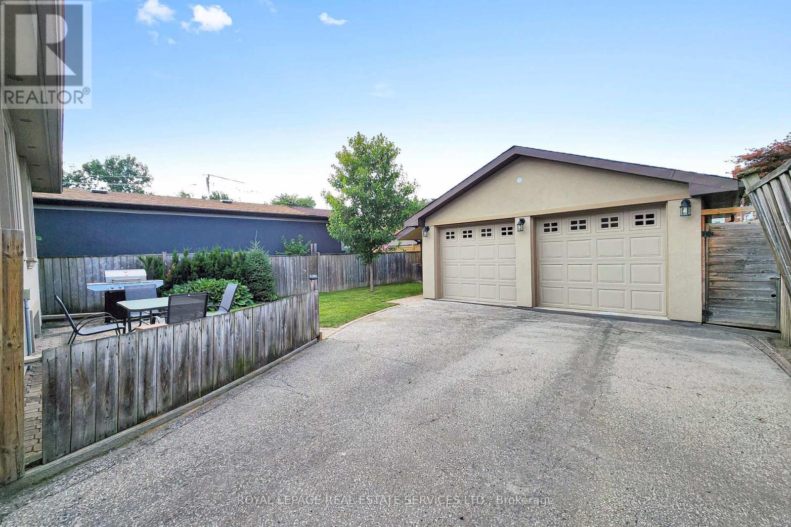 6 PARKCHESTER ROAD - 36