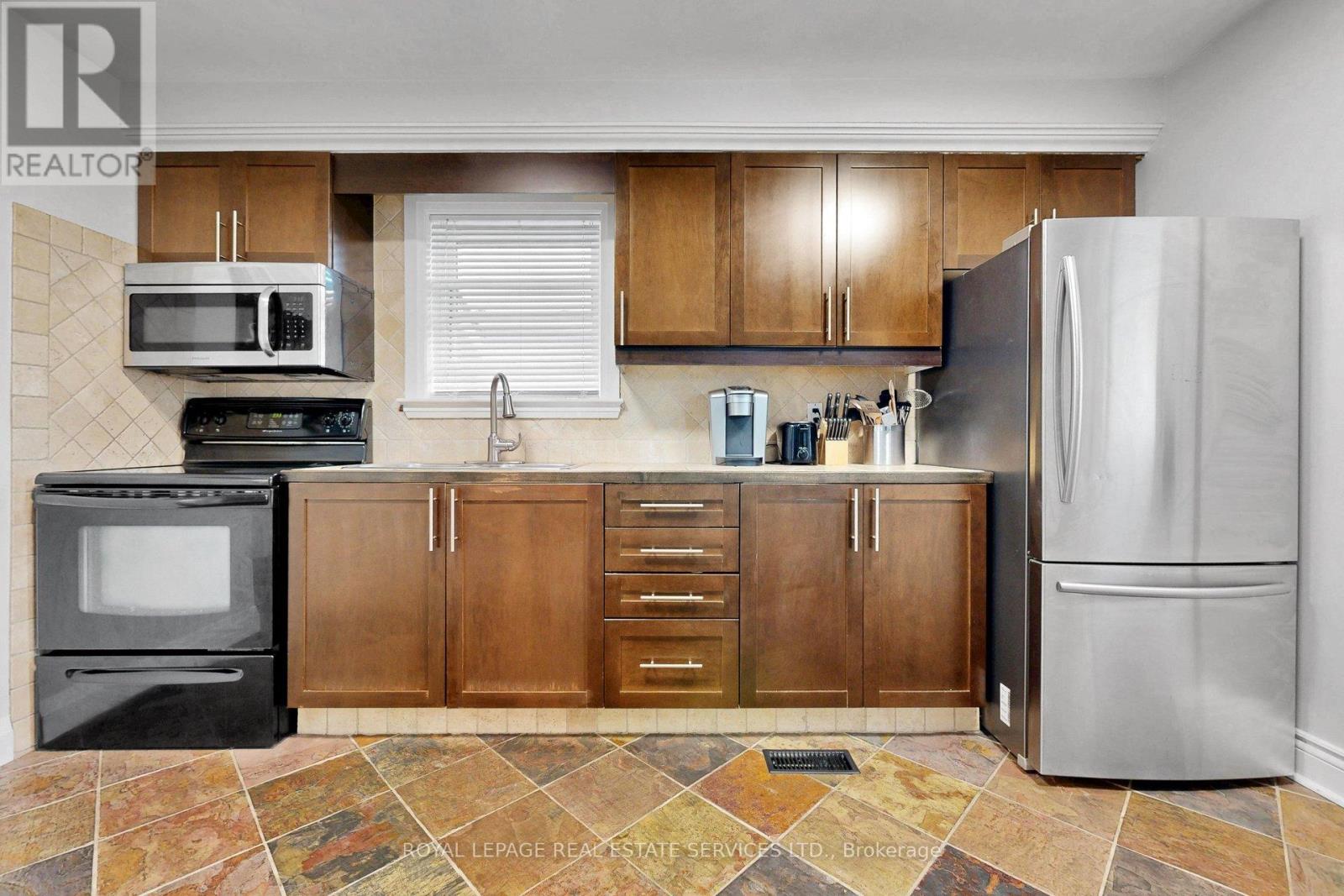 6 PARKCHESTER ROAD - 9