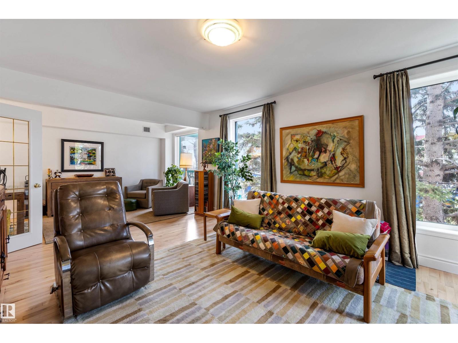 #205 9131 99 ST NW - 10