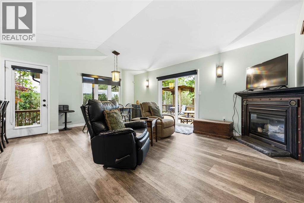 10158 VICTORIA STREET - 13