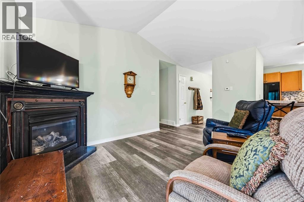 10158 VICTORIA STREET - 15