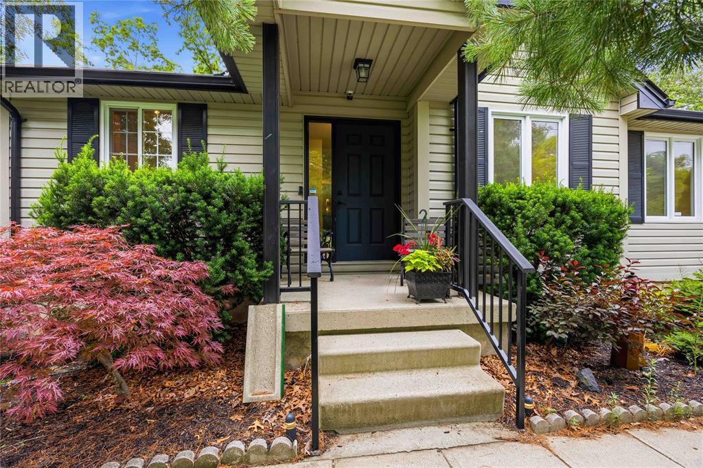 10158 VICTORIA STREET - 3