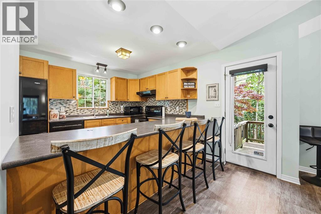 10158 VICTORIA STREET - 5