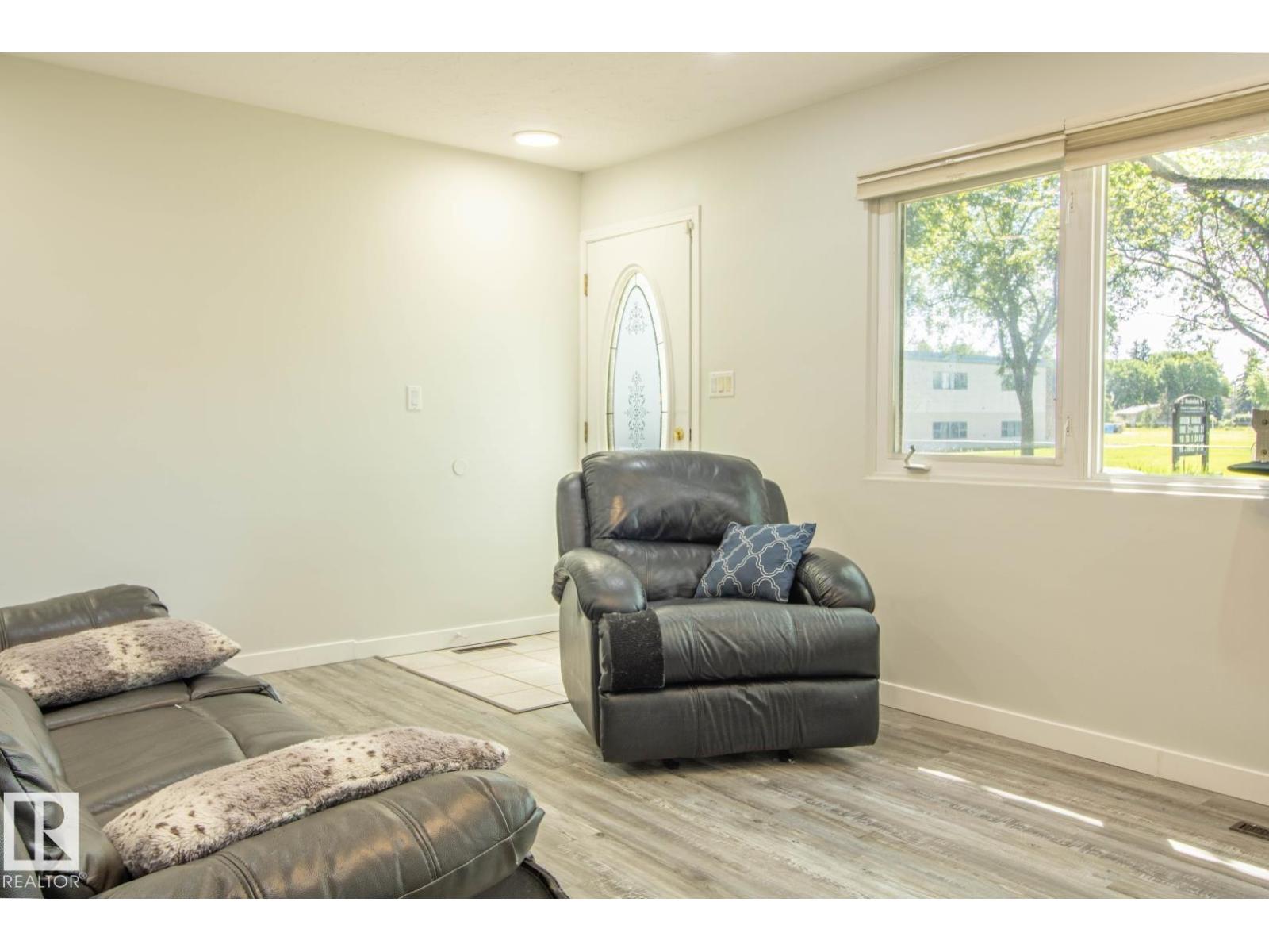 15922 92 Av NW photo 3 — MLS® E4497025