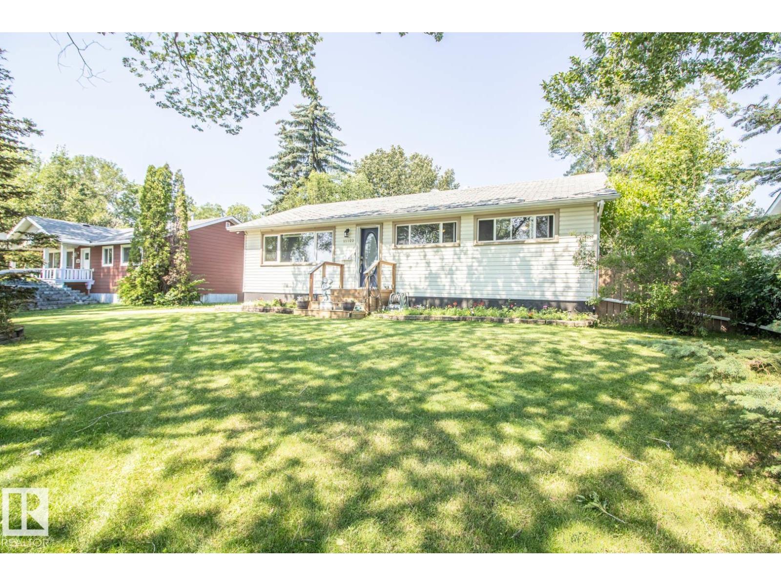 15922 92 AV NW - 3