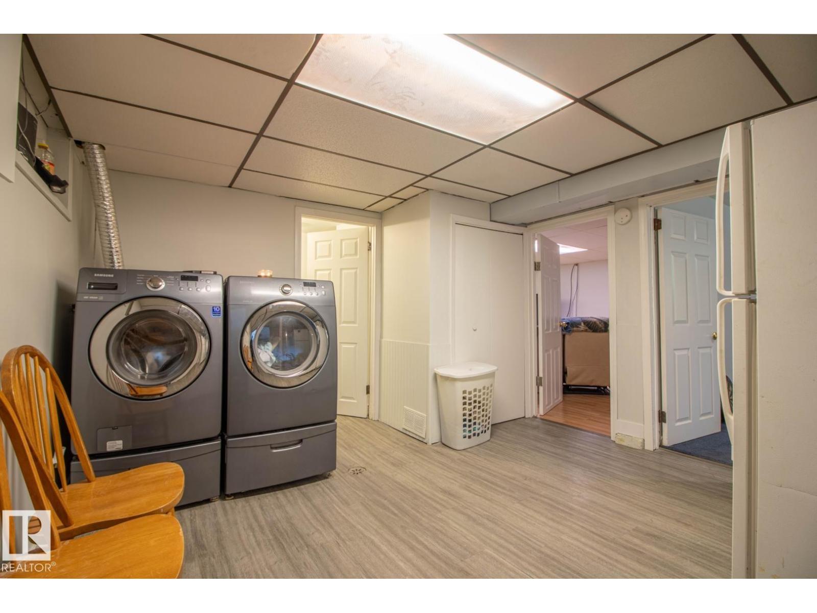 15922 92 AV NW - 12