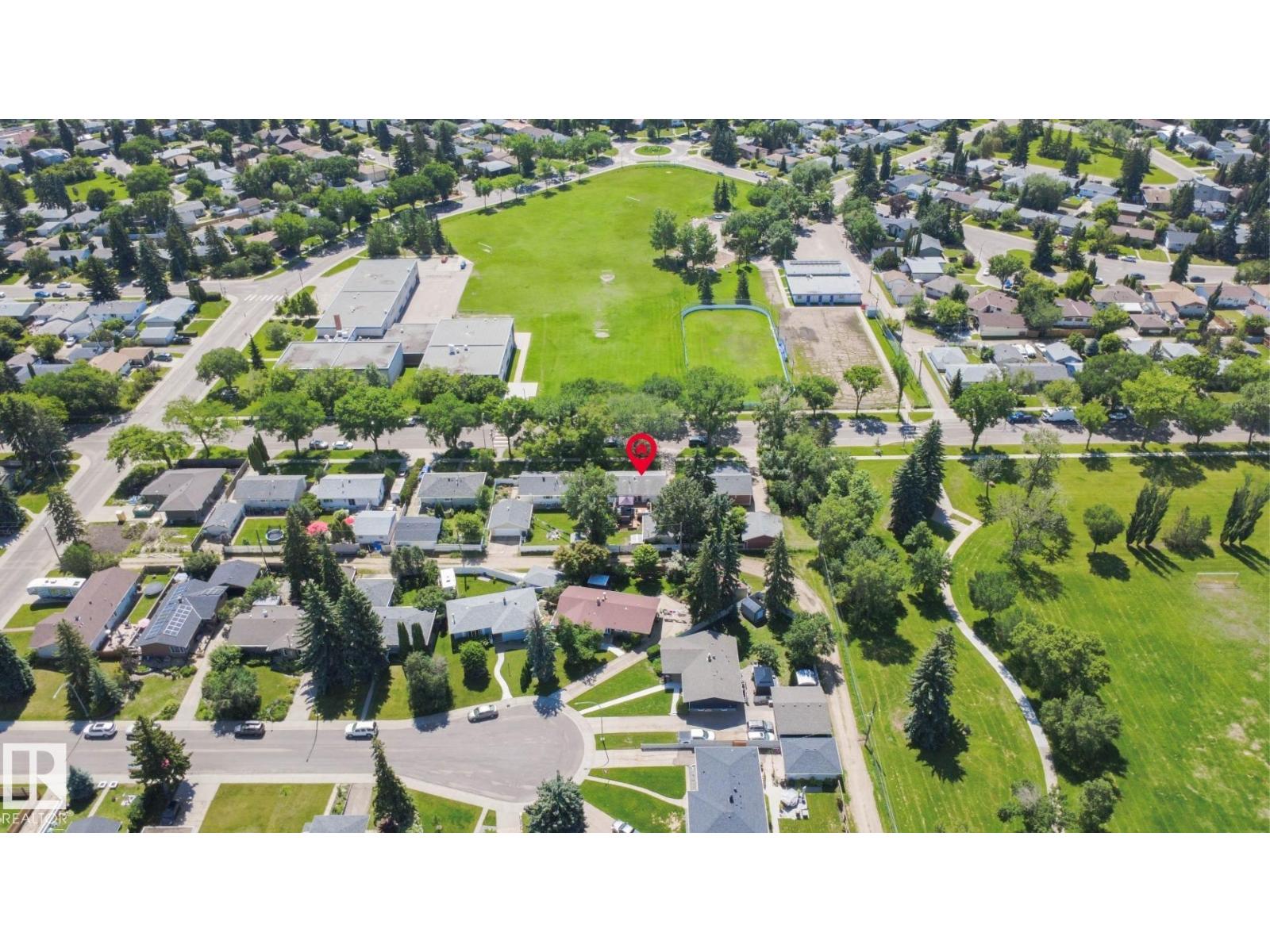 15922 92 AV NW - 27
