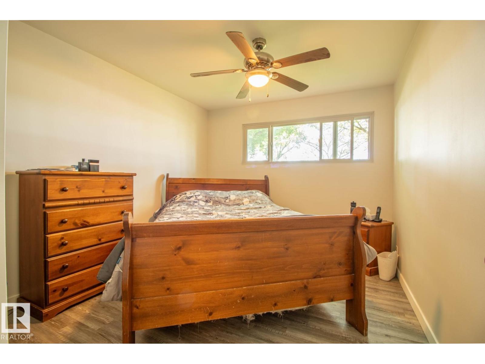 15922 92 AV NW - 10