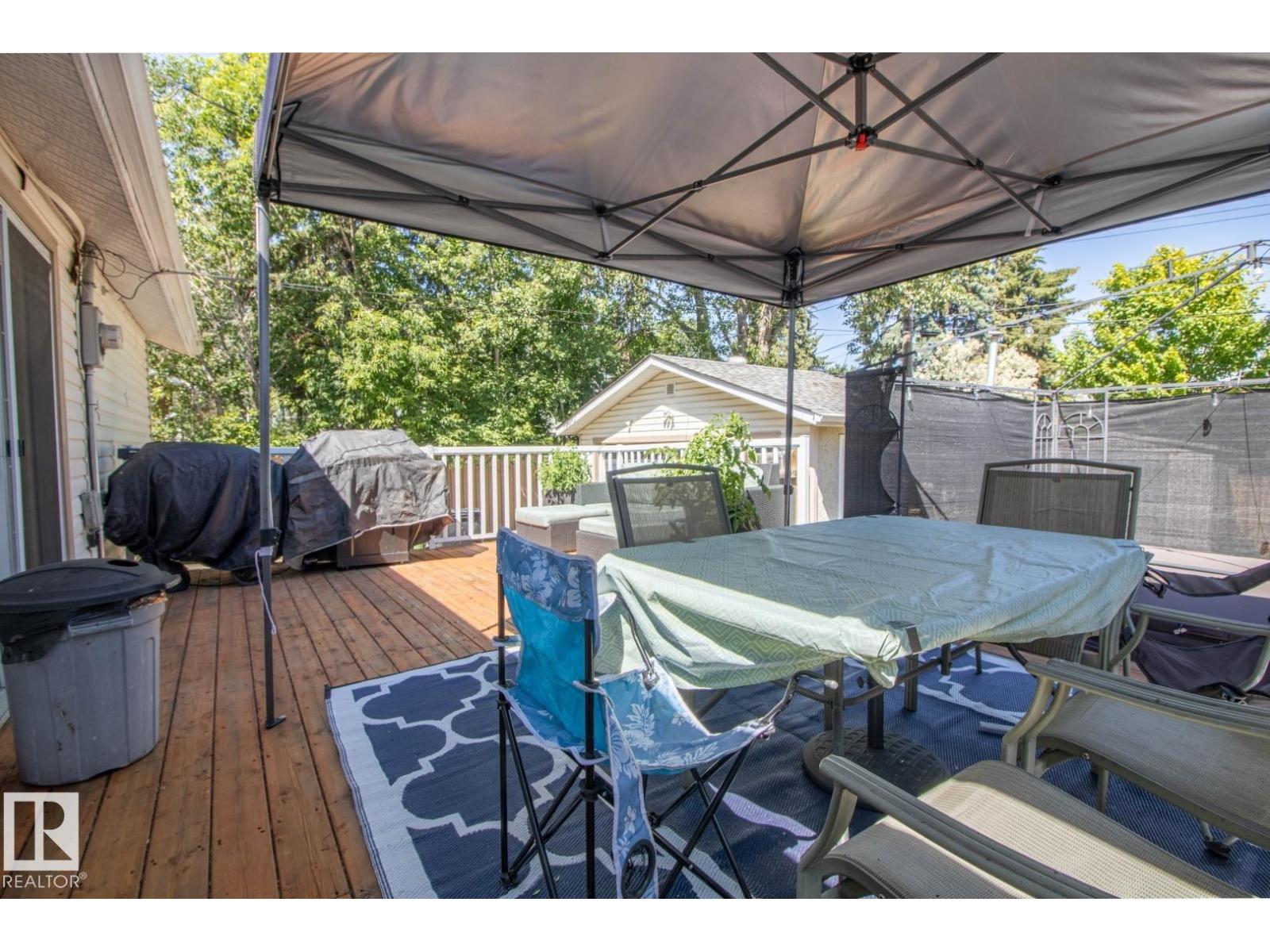 15922 92 AV NW - 18