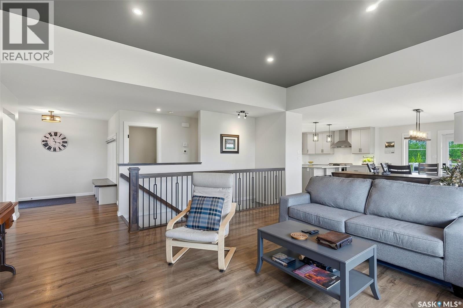 3 Sunrise DRIVE S - 13