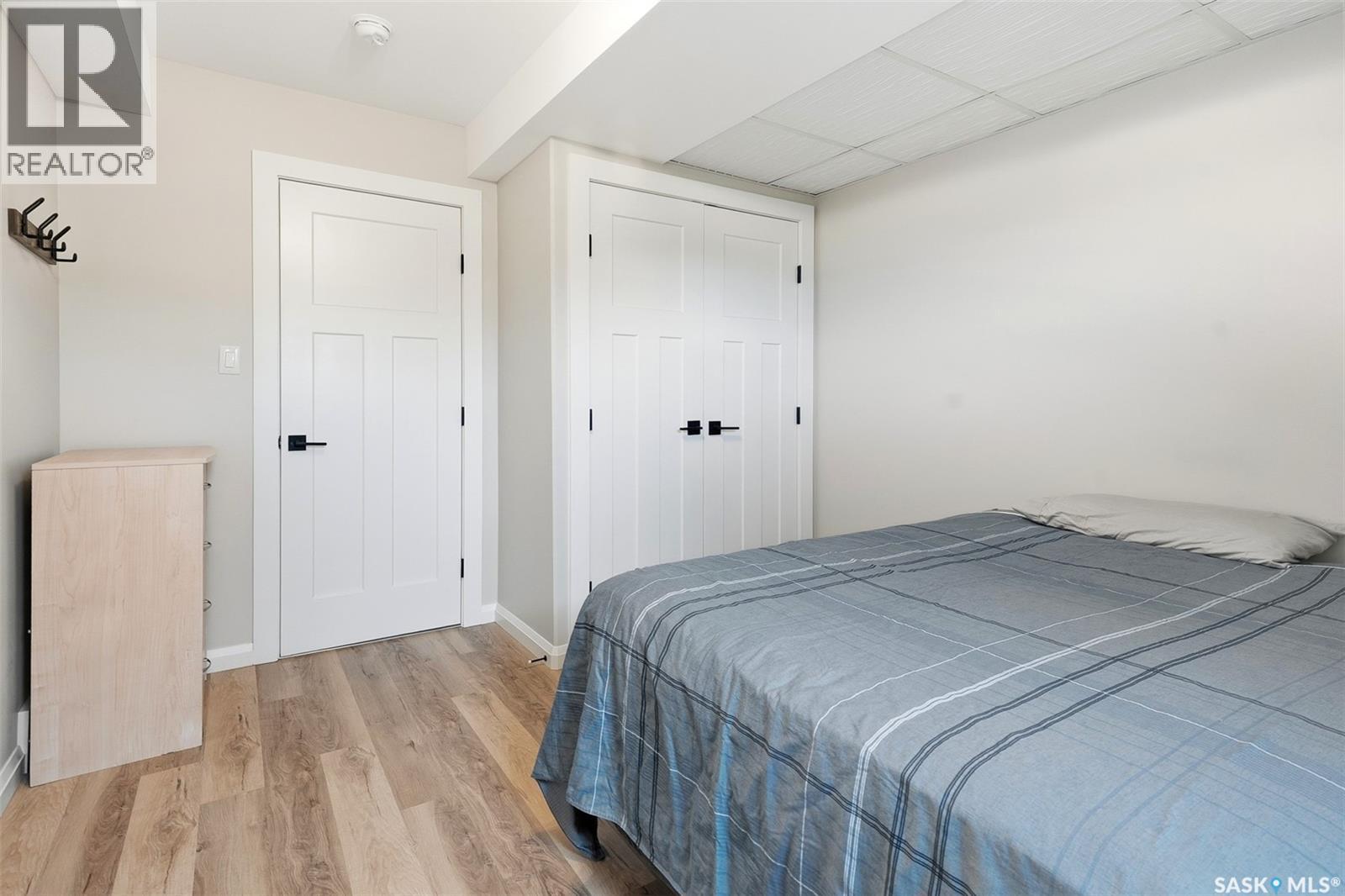 3 Sunrise DRIVE S - 44