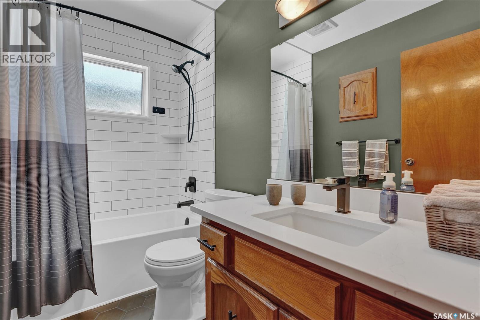 1330 Courtney STREET — photo 14