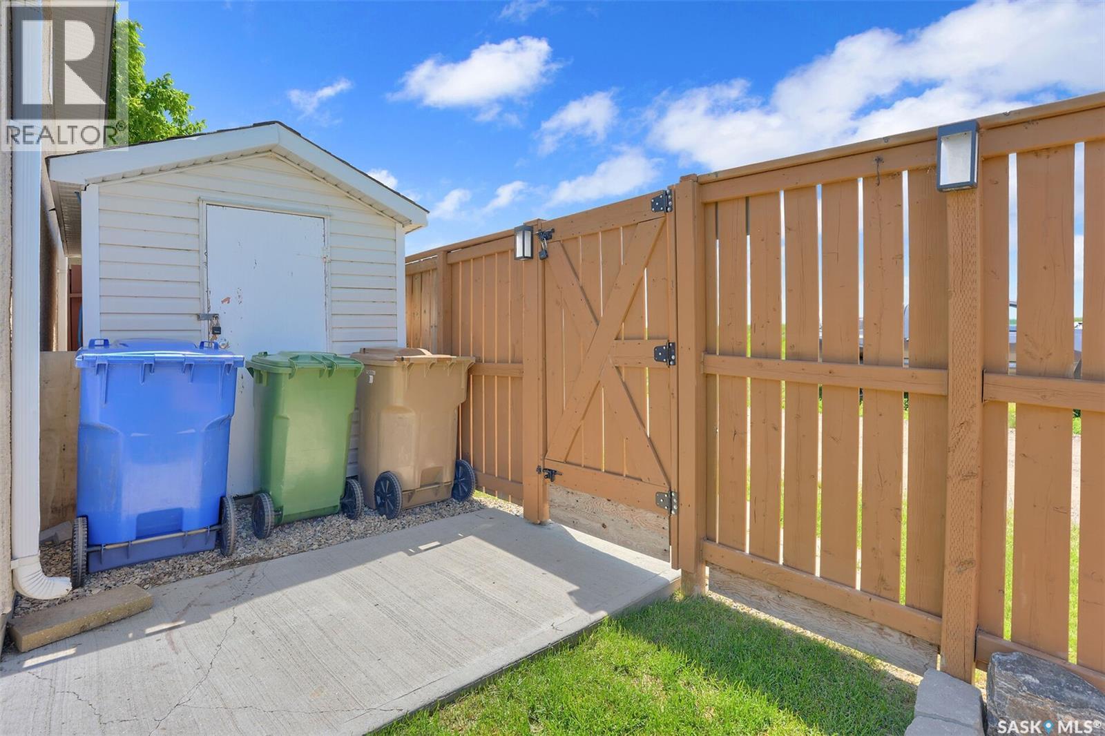 1330 Courtney STREET — photo 37