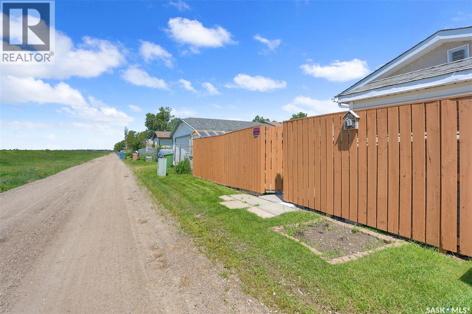 1330 Courtney STREET — photo 38
