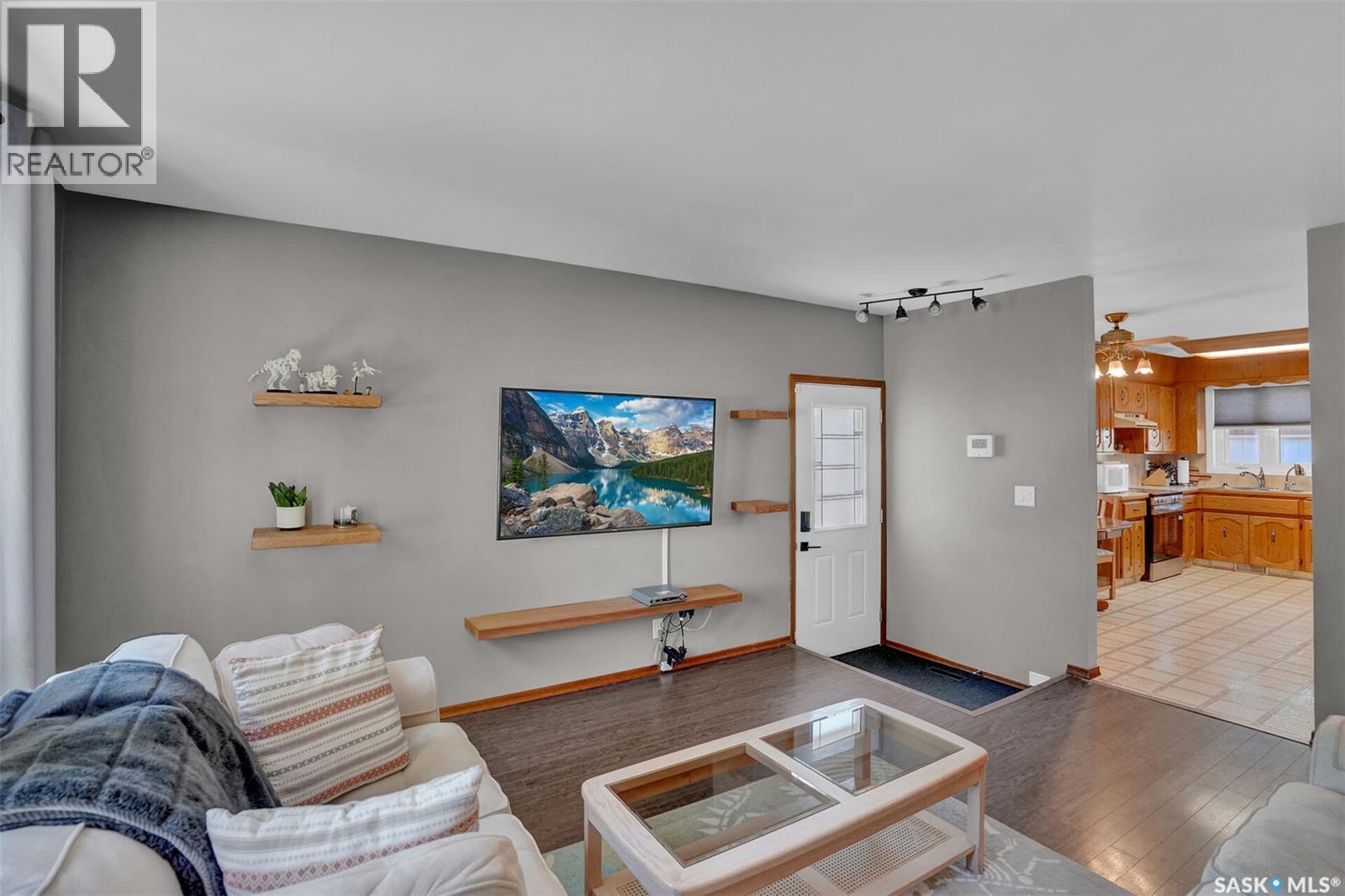 1330 Courtney STREET — photo 6