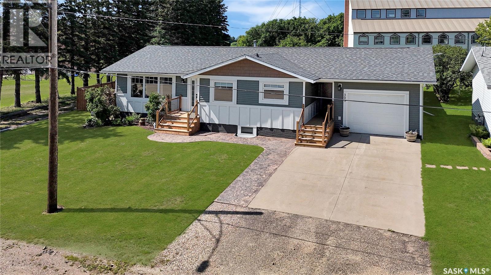 303 3rd AVENUE E - 1