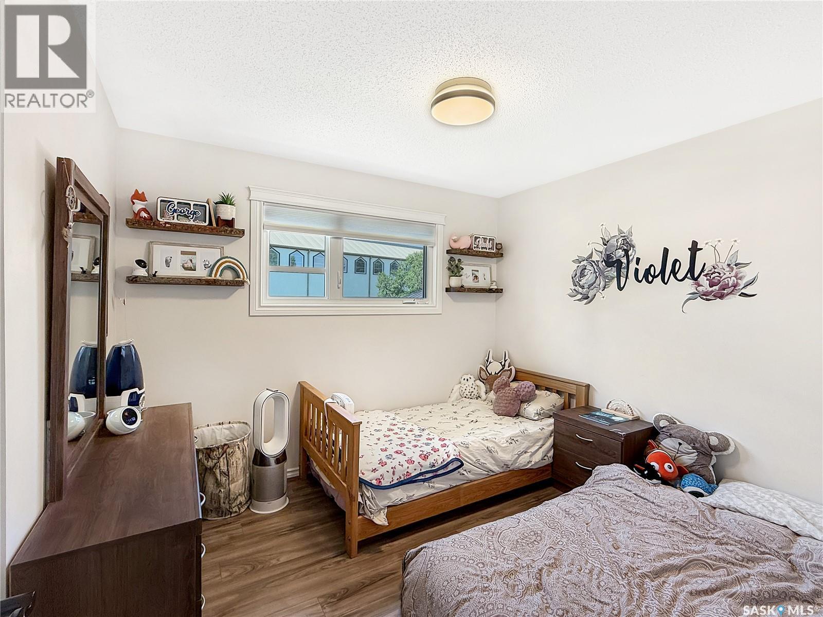 303 3rd AVENUE E - 16