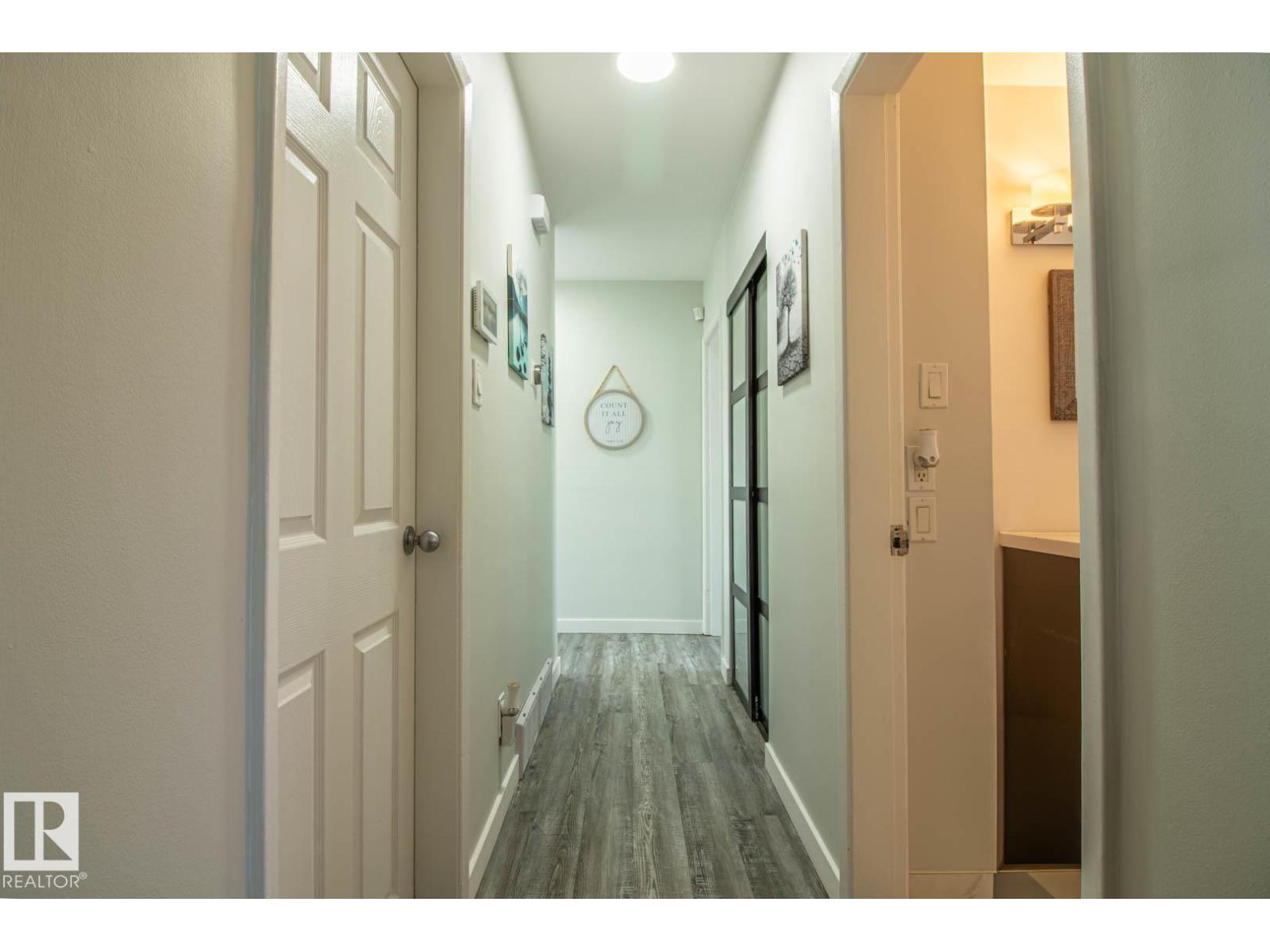 15922 92 AV NW - 19