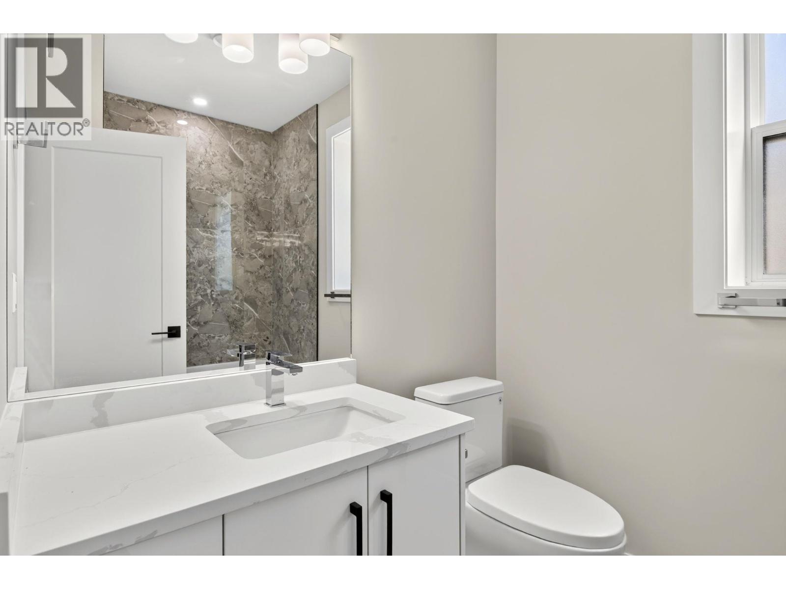 1686 Harbour View Crescent - 45