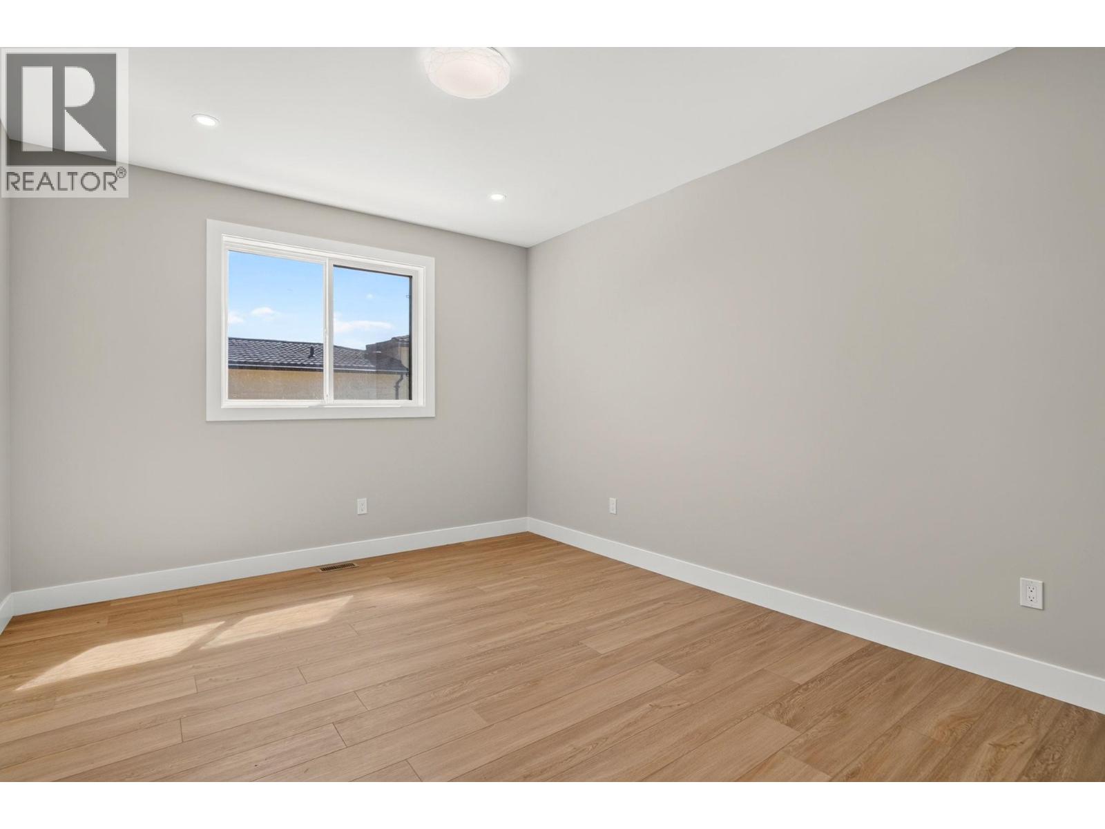 1686 Harbour View Crescent - 8