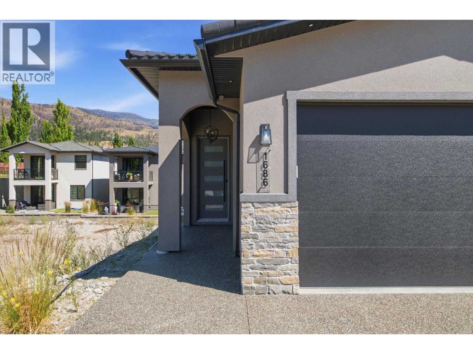 1686 Harbour View Crescent - 3