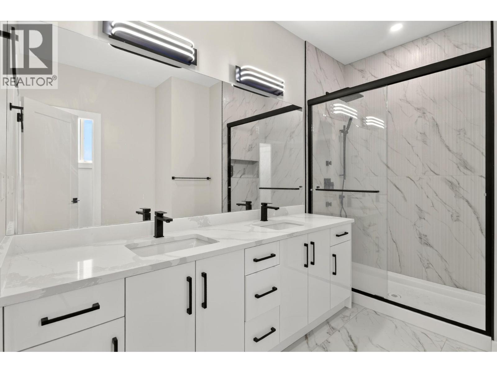1686 Harbour View Crescent - 12