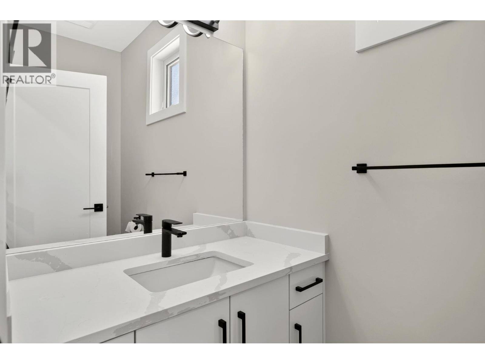 1686 Harbour View Crescent - 15
