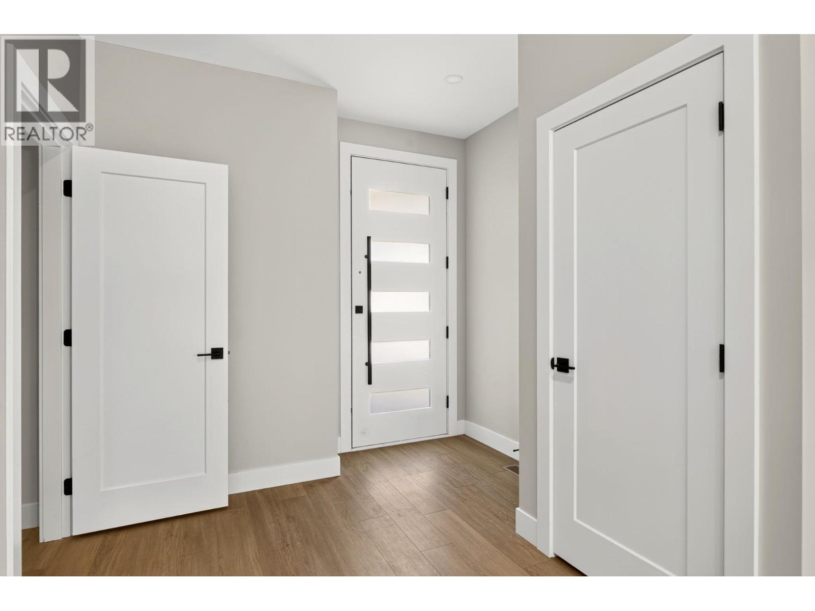 1686 Harbour View Crescent - 4