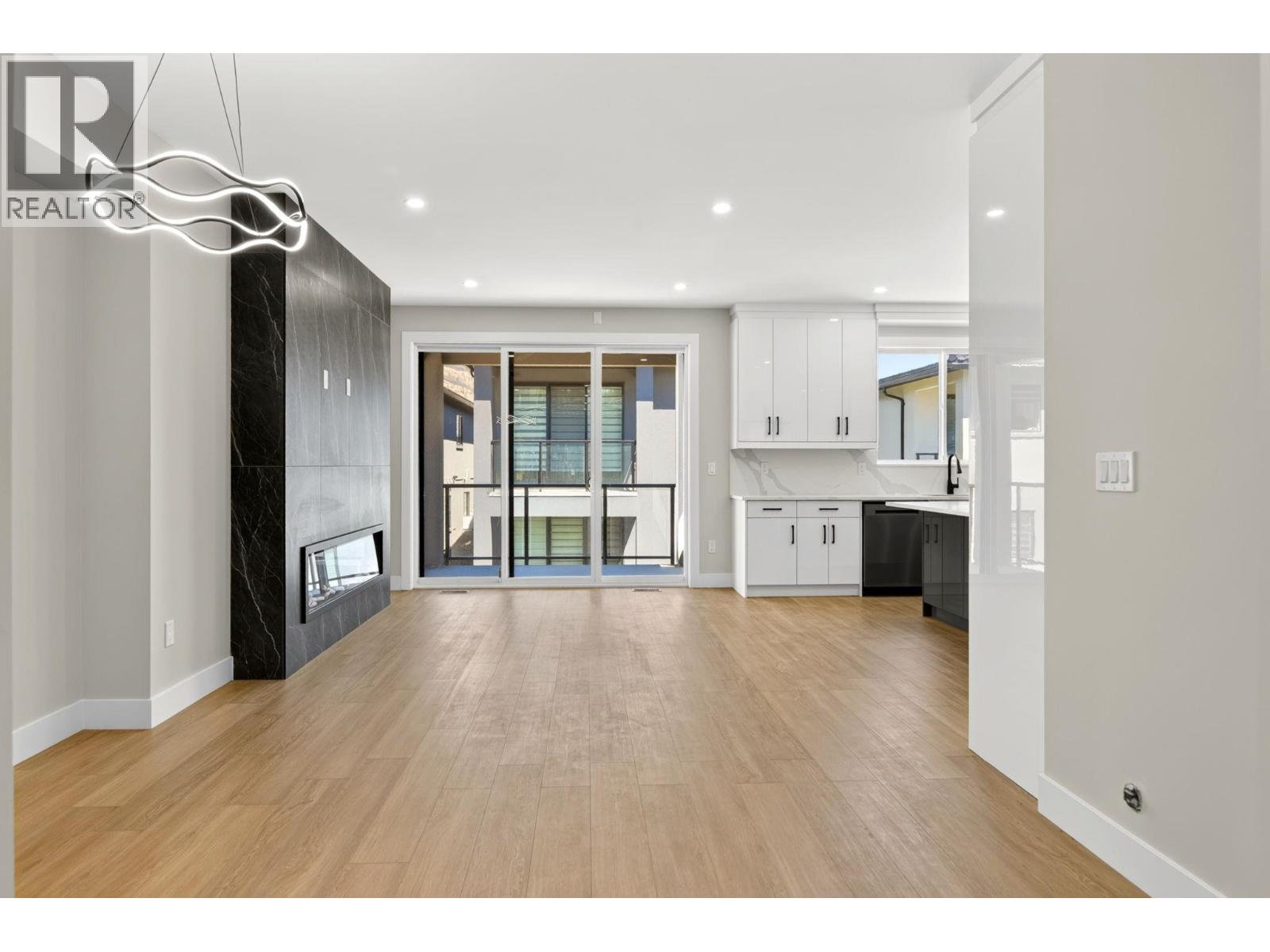 1686 Harbour View Crescent - 16