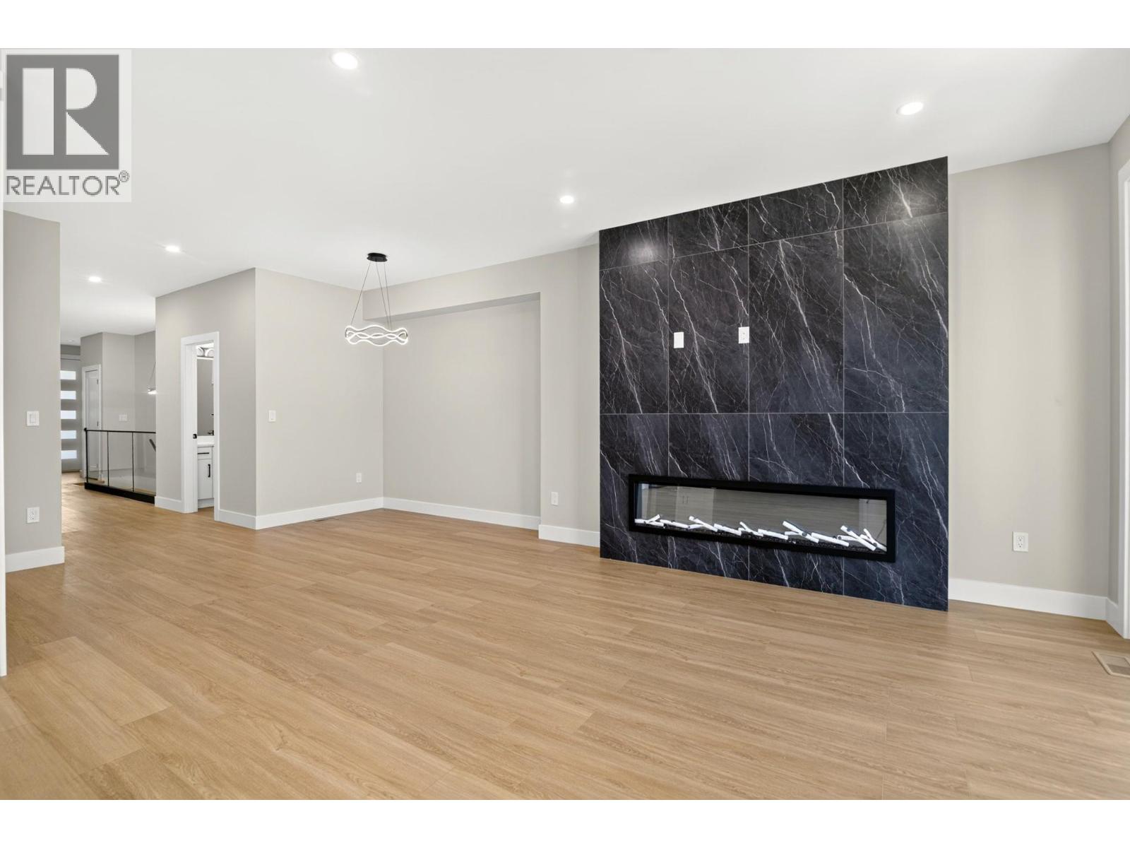 1686 Harbour View Crescent - 19