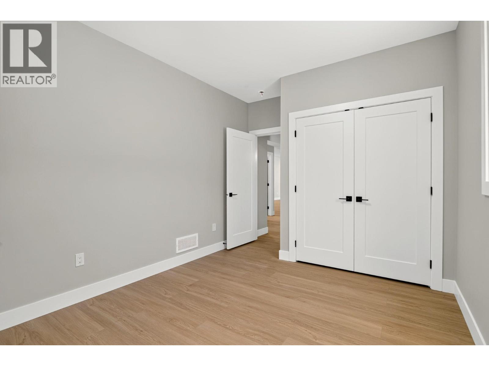 1686 Harbour View Crescent - 44
