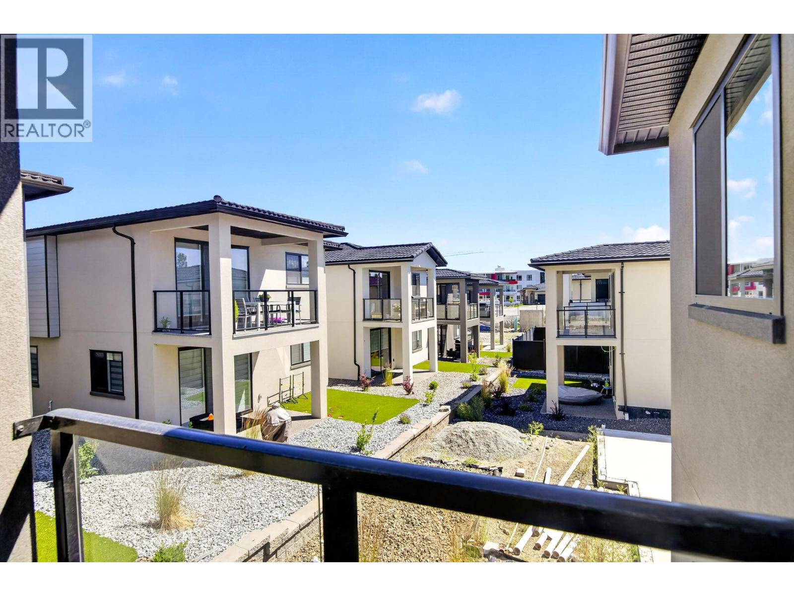 1686 Harbour View Crescent - 24
