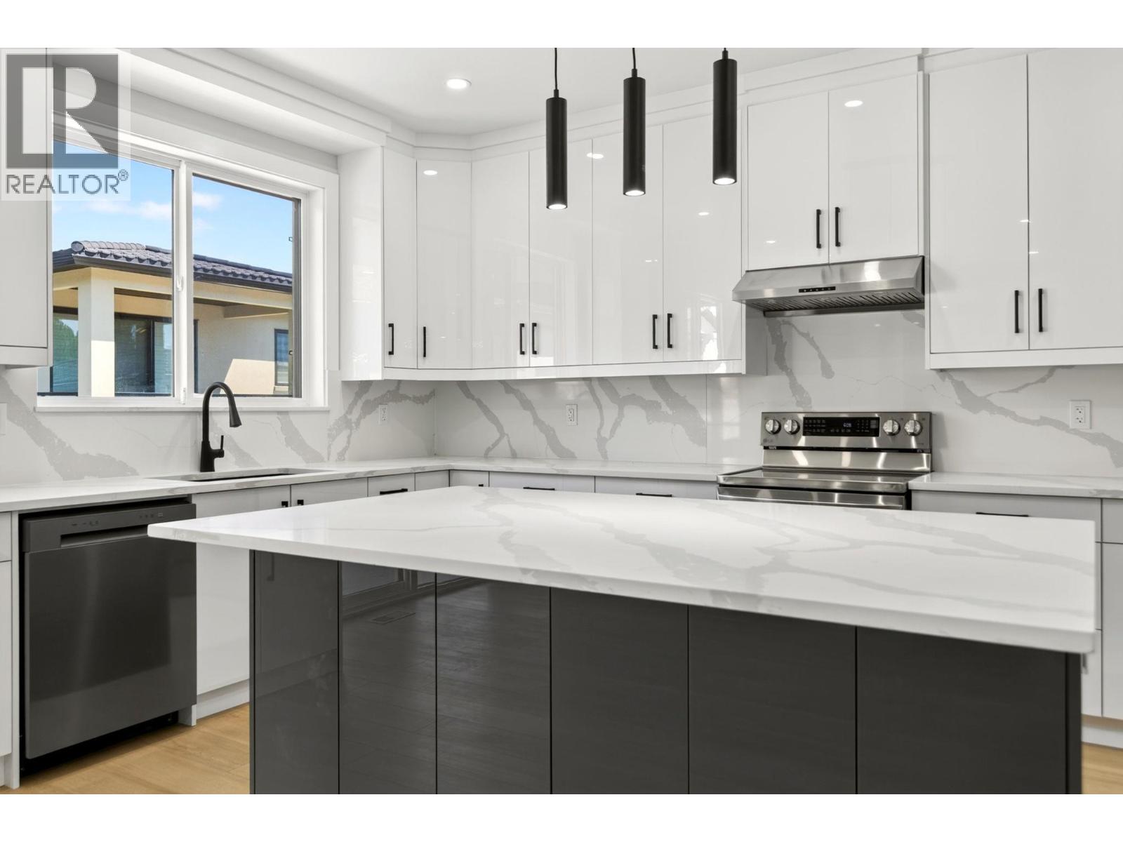 1686 Harbour View Crescent - 28