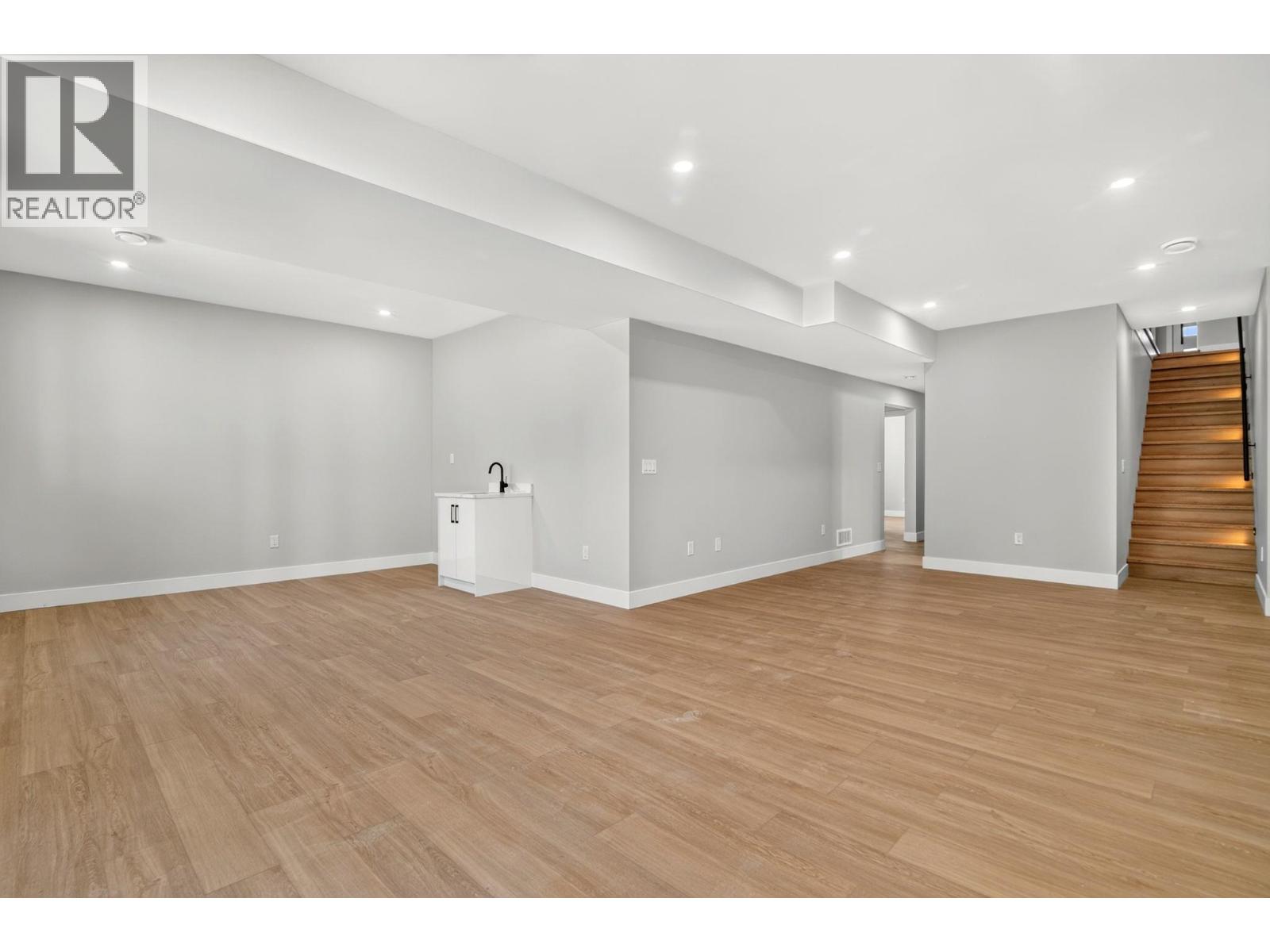 1686 Harbour View Crescent - 38