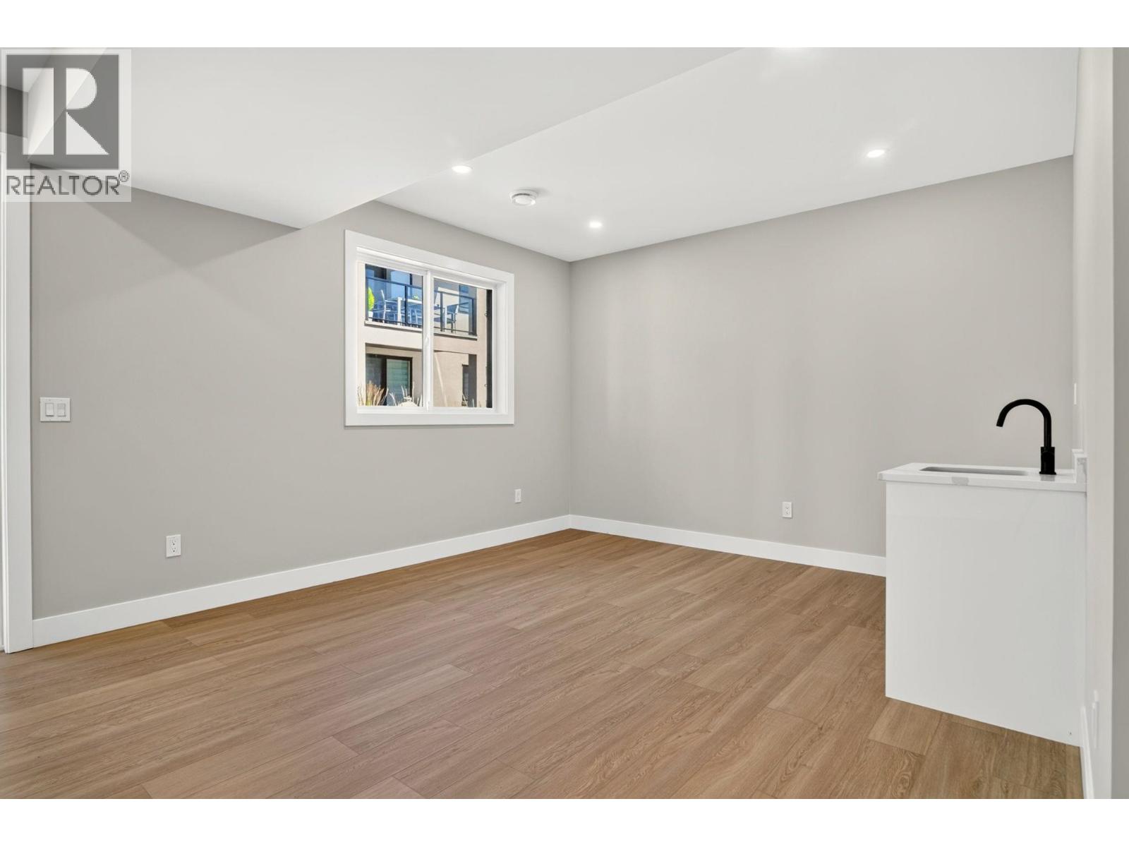1686 Harbour View Crescent - 39