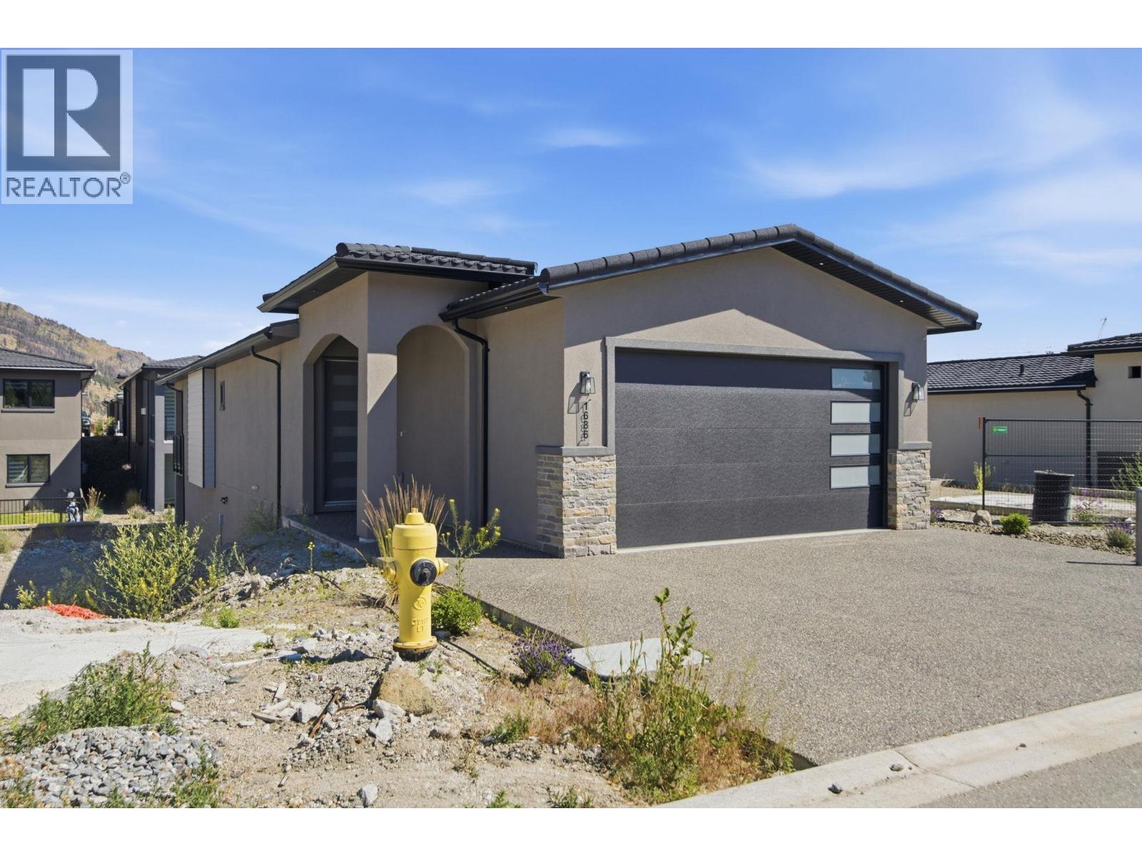1686 Harbour View Crescent - 2