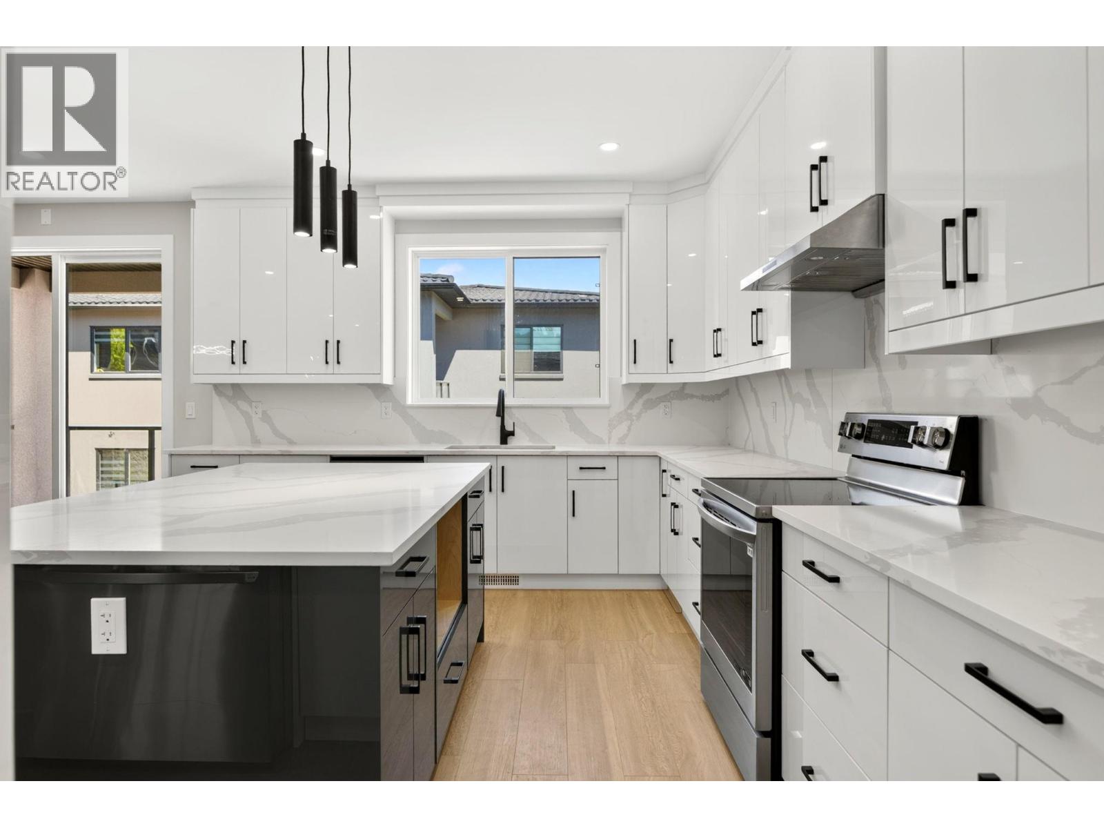 1686 Harbour View Crescent - 30